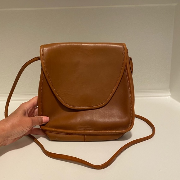 Coach Handbags - COACH LEATHER SHOULDER BAG BUTTERY TAN LEATHER